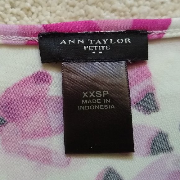 Ann Taylor pink floral keyhole blouse XXSP - Picture 5 of 6